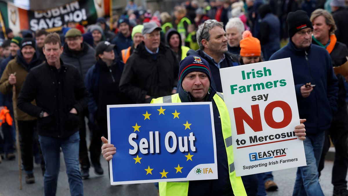 Na protest proti dohodě EU s Mercosurem se v Irsku sešly tisíce zemědělců